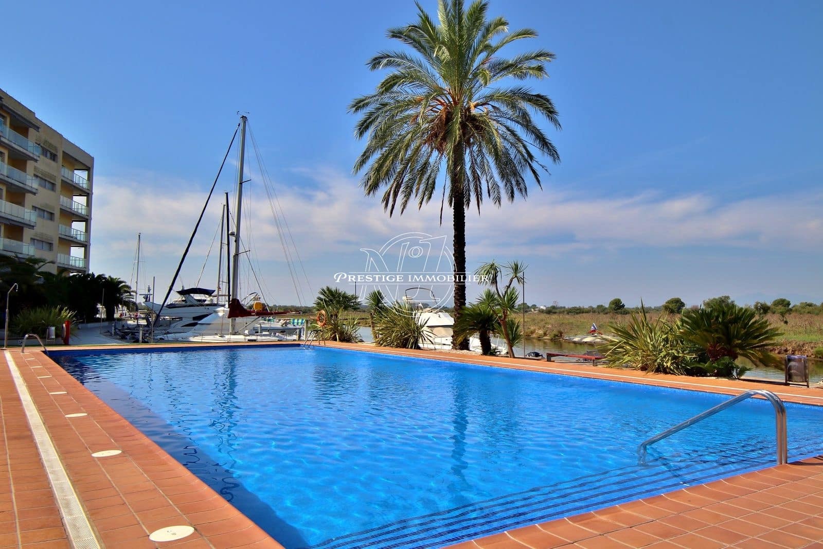 2 bedroom Apartment for sale in Roses with pool - € 287,000 (Ref: 9967550)