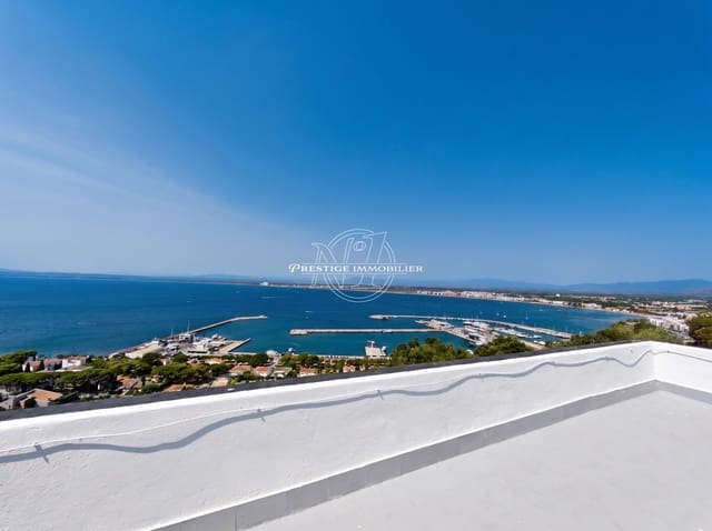 Chalet de 4 habitaciones en Roses en venta con piscina - 895.000 € (Ref: 9983727)
