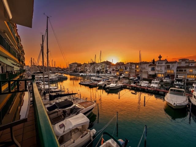 Apartamento de 3 habitaciones en Empuriabrava, Castelló d'Empúries en venta - 620.000 € (Ref: 9986850)