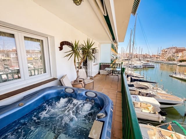 Apartamento de 3 habitaciones en Empuriabrava, Castelló d'Empúries en venta - 620.000 € (Ref: 9986850)