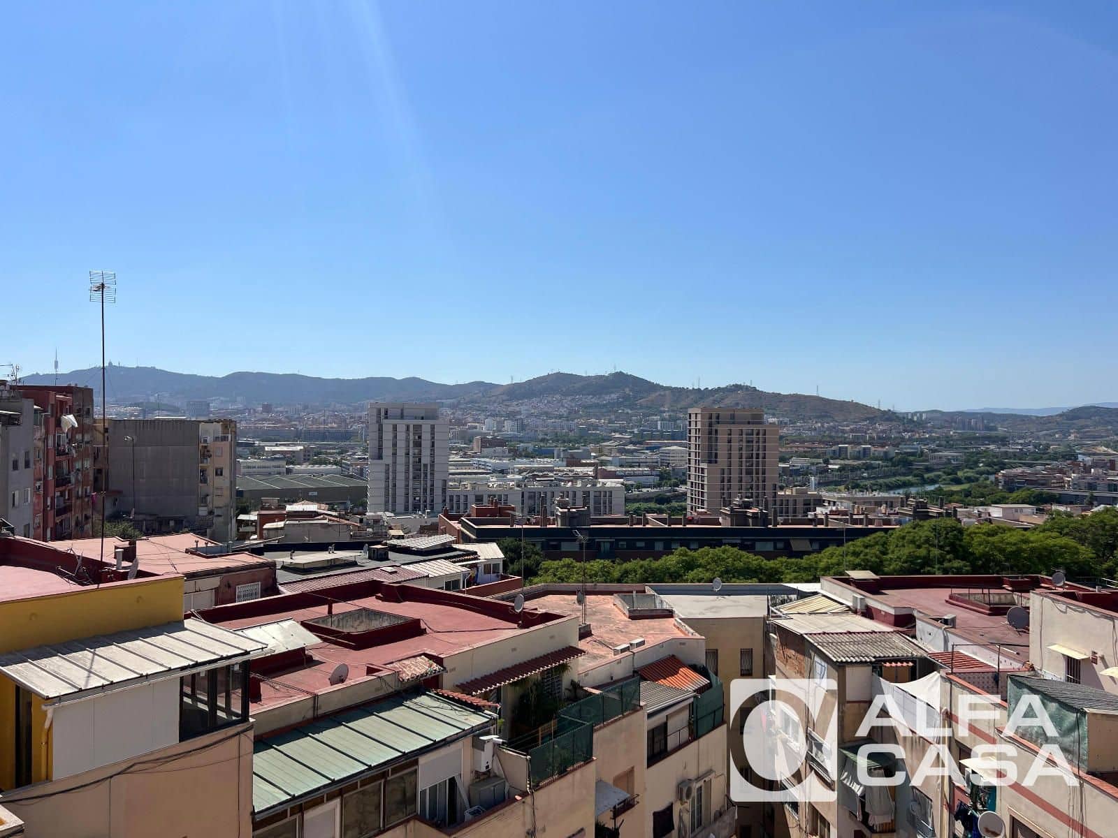 3 sovrum Lägenhet till salu i Santa Coloma de Gramenet - 255 000 € (Ref: 10036228)