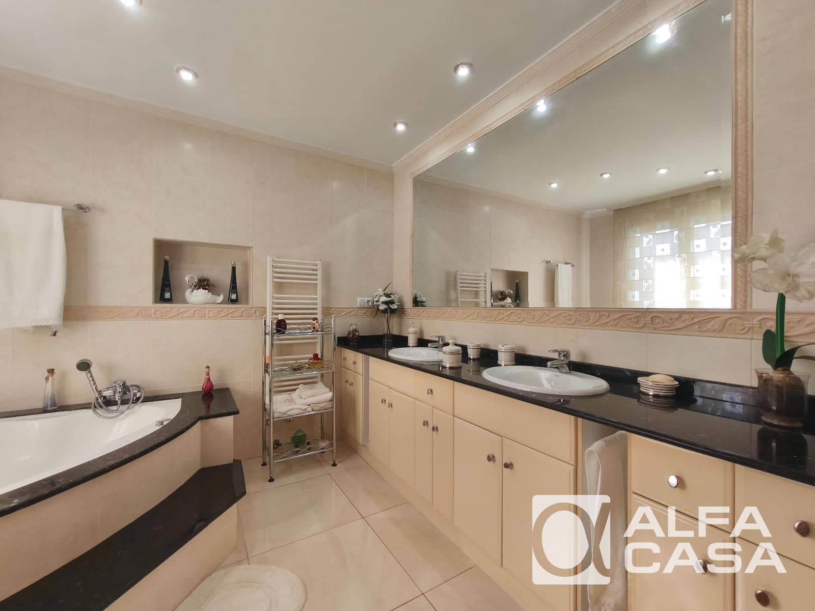 3 slaapkamer Villa te koop in Lloret de Mar met zwembad garage - € 760.000 (Ref: 10148094)