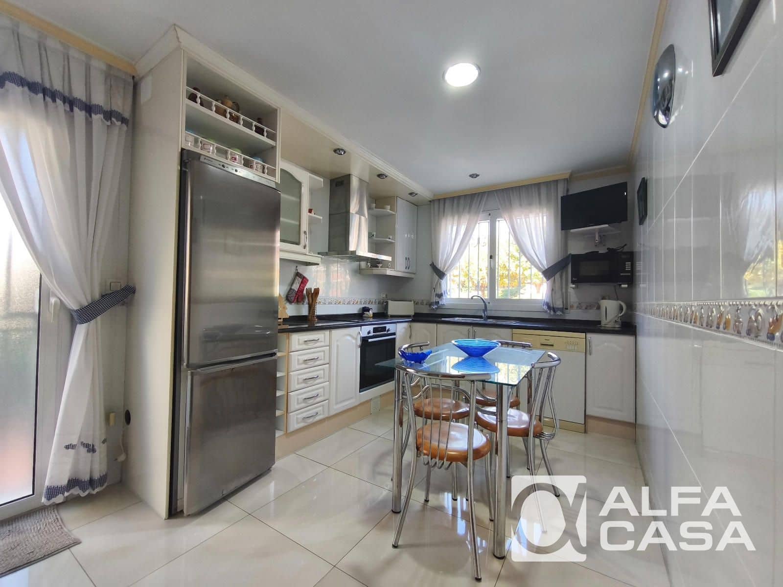 3 slaapkamer Villa te koop in Lloret de Mar met zwembad garage - € 760.000 (Ref: 10148094)