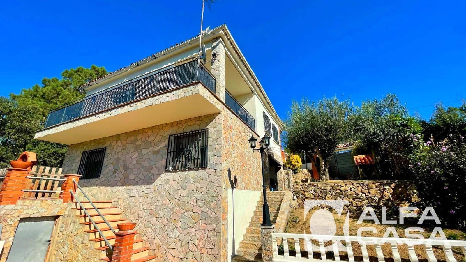 5 slaapkamer Villa te koop in Lloret de Mar met zwembad garage - € 415.000 (Ref: 10154358)