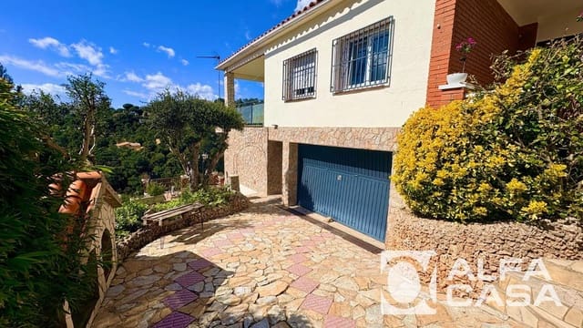 5 slaapkamer Villa te koop in Lloret de Mar met zwembad garage - € 415.000 (Ref: 10154358)