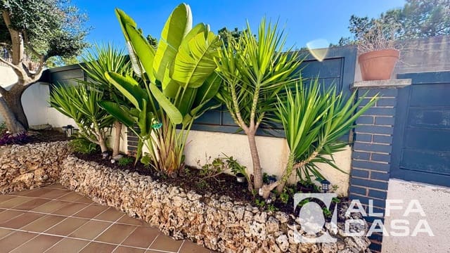 5 slaapkamer Villa te koop in Lloret de Mar met zwembad garage - € 415.000 (Ref: 10154358)