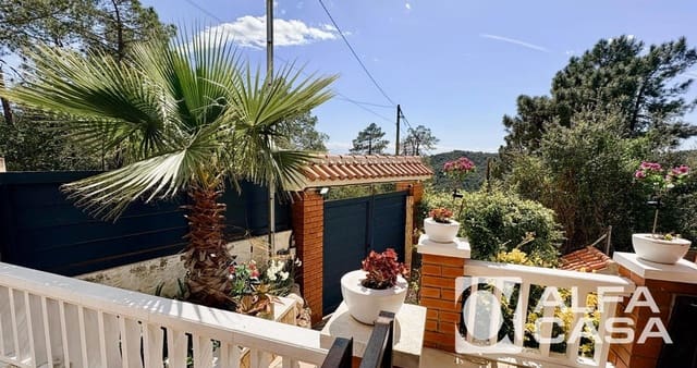 5 slaapkamer Villa te koop in Lloret de Mar met zwembad garage - € 415.000 (Ref: 10154358)