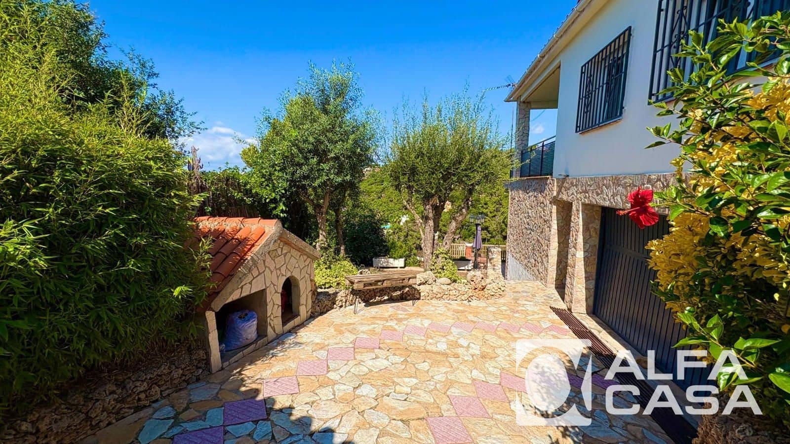 5 slaapkamer Villa te koop in Lloret de Mar met zwembad garage - € 415.000 (Ref: 10154358)