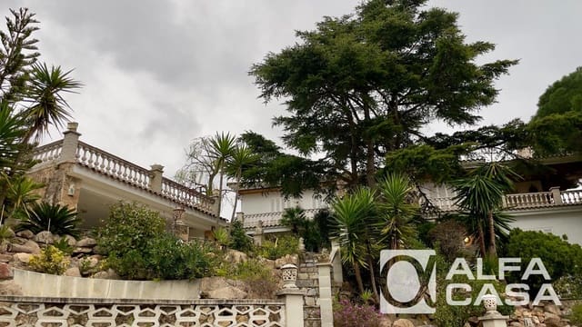 7 slaapkamer Villa te koop in Lloret de Mar met zwembad garage - € 890.000 (Ref: 10160330)