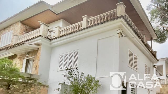 7 slaapkamer Villa te koop in Lloret de Mar met zwembad garage - € 890.000 (Ref: 10160330)