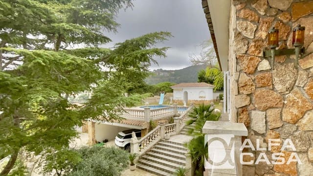 7 slaapkamer Villa te koop in Lloret de Mar met zwembad garage - € 890.000 (Ref: 10160330)