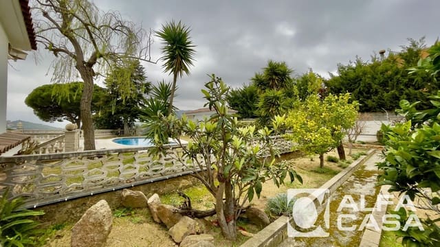 7 slaapkamer Villa te koop in Lloret de Mar met zwembad garage - € 890.000 (Ref: 10160330)