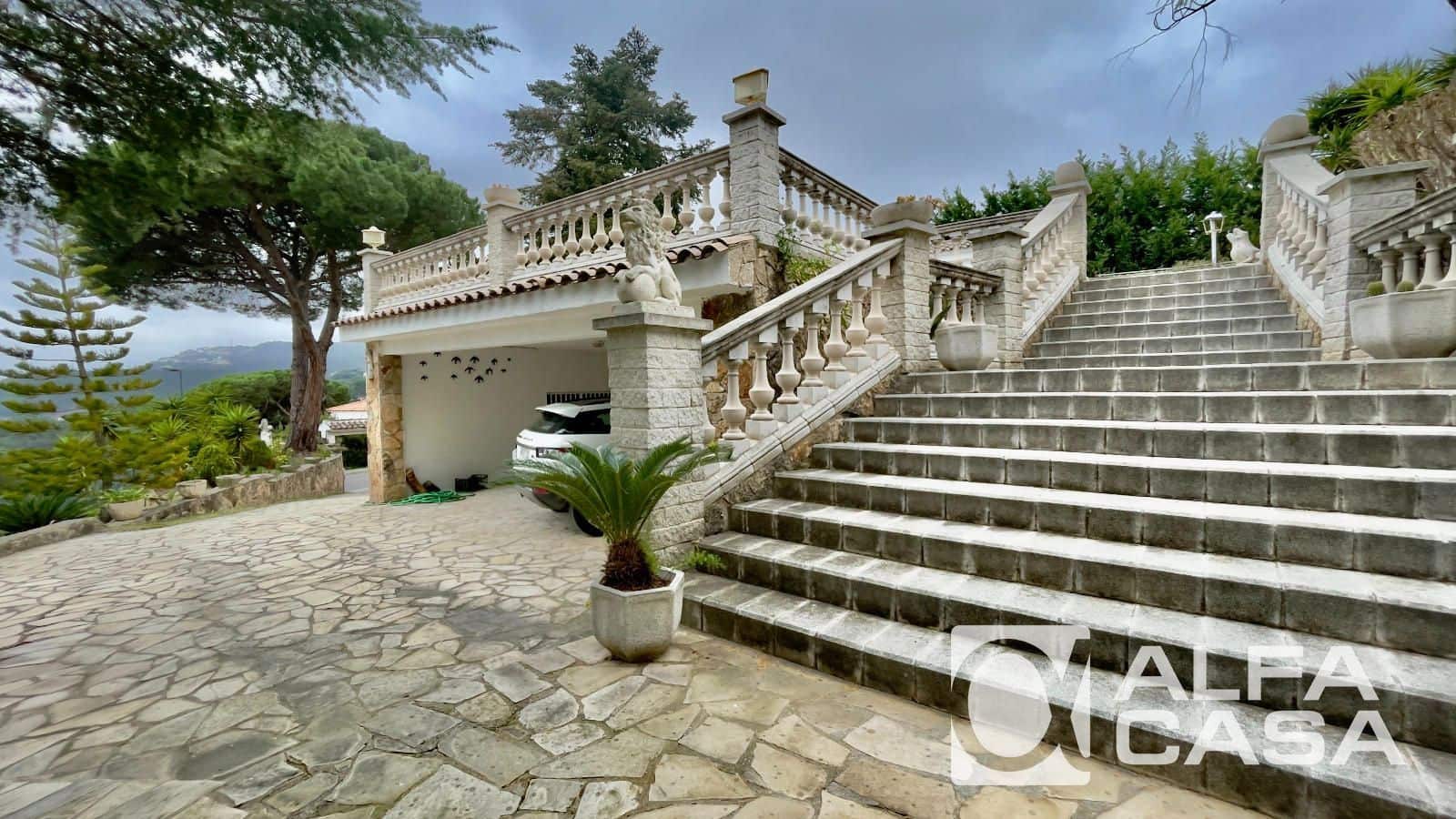 7 slaapkamer Villa te koop in Lloret de Mar met zwembad garage - € 890.000 (Ref: 10160330)