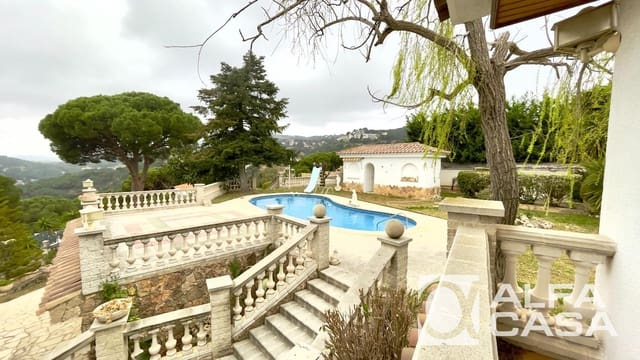 7 slaapkamer Villa te koop in Lloret de Mar met zwembad garage - € 890.000 (Ref: 10160330)