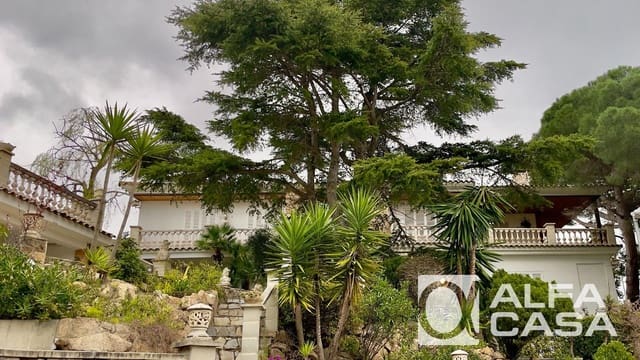 7 slaapkamer Villa te koop in Lloret de Mar met zwembad garage - € 890.000 (Ref: 10160330)
