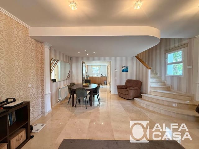 4 camera da letto Villa in vendita in Lloret de Mar con piscina garage - 580.000 € (Rif: 9385802)