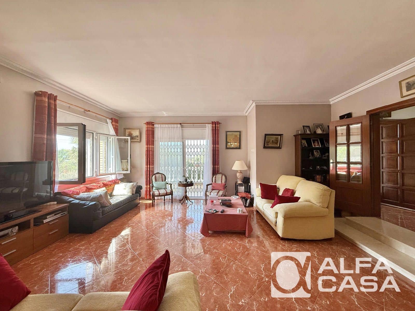 5 bedroom Villa for sale in Lloret de Mar with pool garage - € 440,000 (Ref: 9385804)