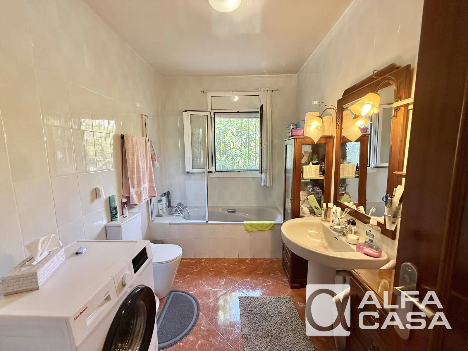 5 bedroom Villa for sale in Lloret de Mar with pool garage - € 440,000 (Ref: 9385804)