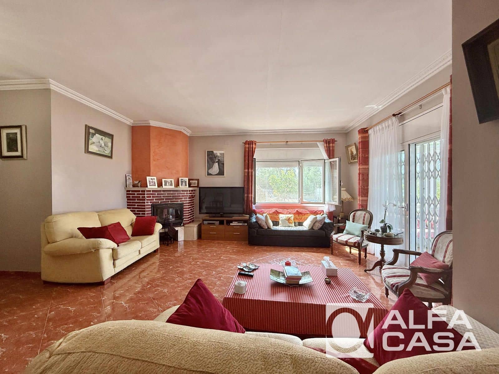 5 bedroom Villa for sale in Lloret de Mar with pool garage - € 440,000 (Ref: 9385804)