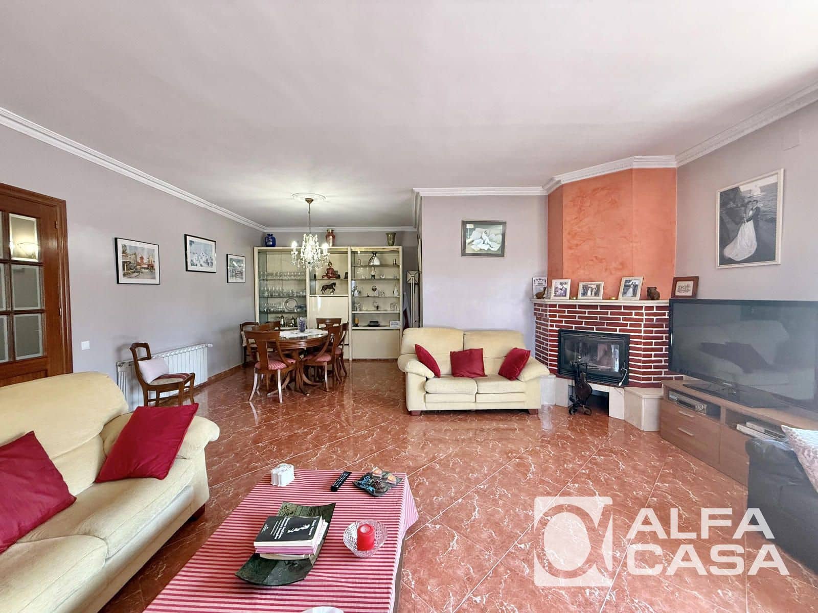 5 bedroom Villa for sale in Lloret de Mar with pool garage - € 440,000 (Ref: 9385804)
