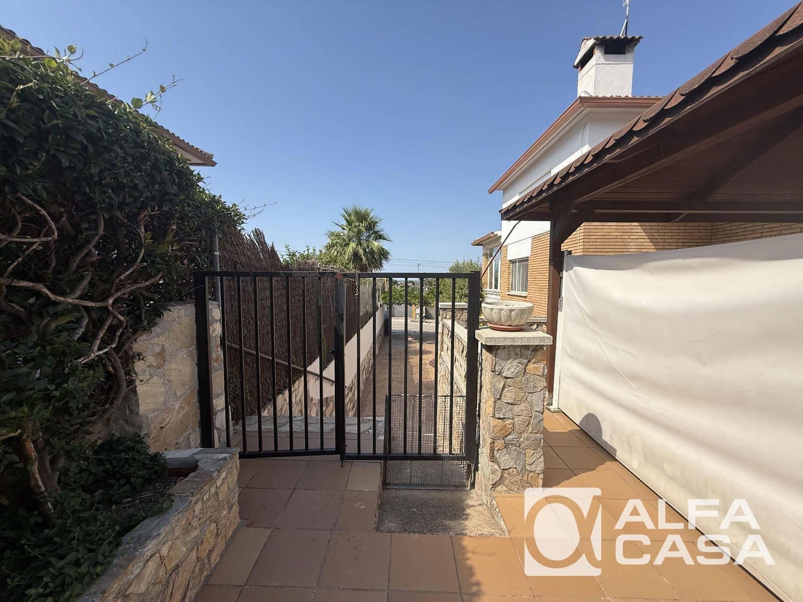 5 bedroom Villa for sale in Lloret de Mar with pool garage - € 440,000 (Ref: 9385804)
