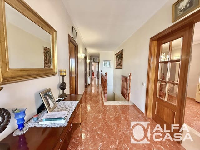 5 bedroom Villa for sale in Lloret de Mar with pool garage - € 440,000 (Ref: 9385804)