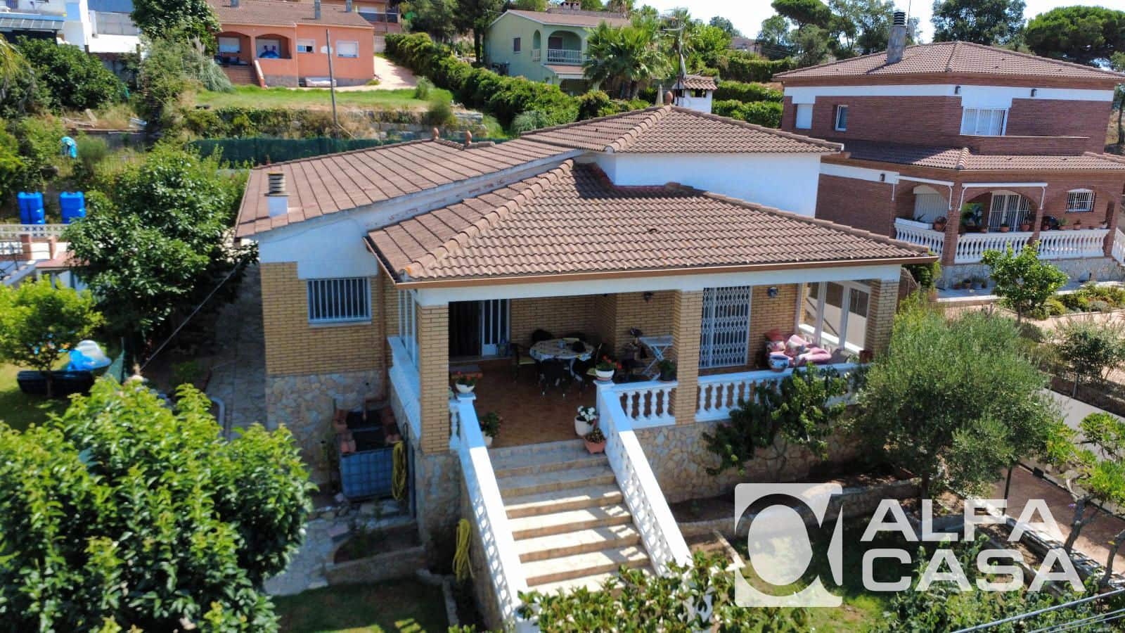 5 bedroom Villa for sale in Lloret de Mar with pool garage - € 440,000 (Ref: 9385804)