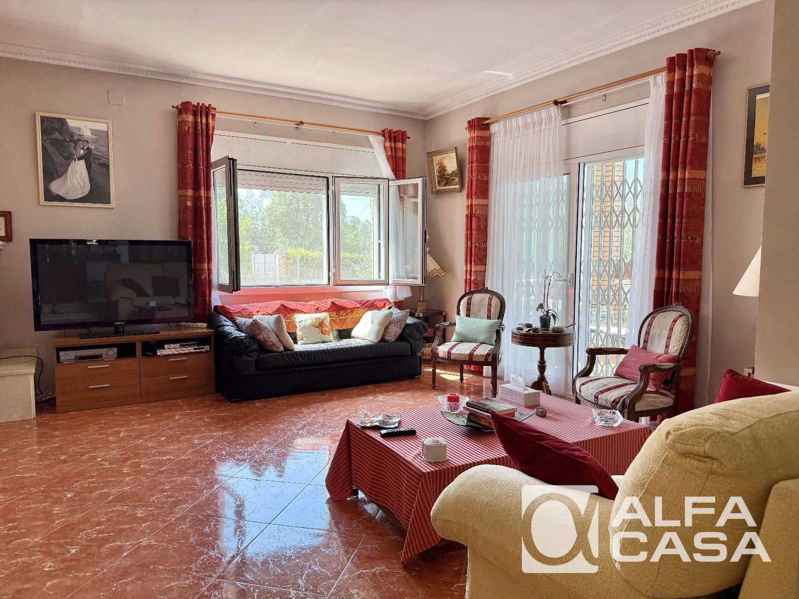 5 bedroom Villa for sale in Lloret de Mar with pool garage - € 440,000 (Ref: 9385804)