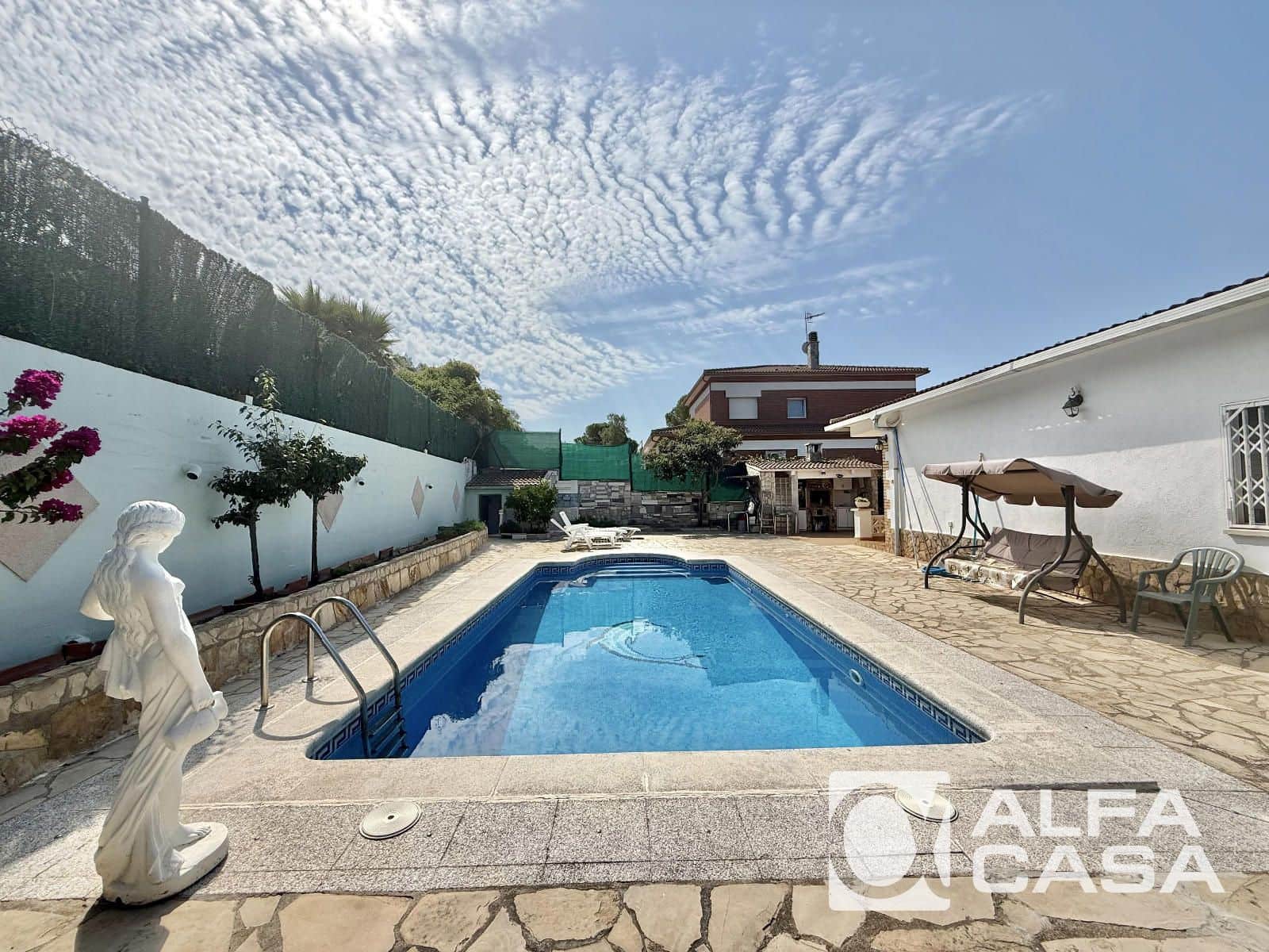 5 bedroom Villa for sale in Lloret de Mar with pool garage - € 440,000 (Ref: 9385804)
