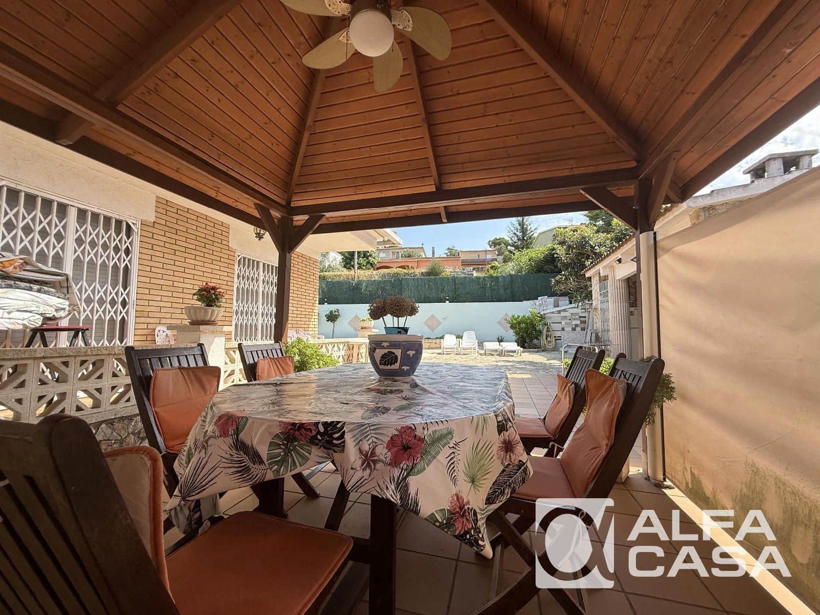 5 bedroom Villa for sale in Lloret de Mar with pool garage - € 440,000 (Ref: 9385804)