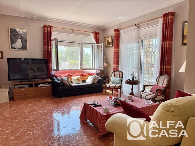 5 bedroom Villa for sale in Lloret de Mar with pool garage - € 440,000 (Ref: 9385804)