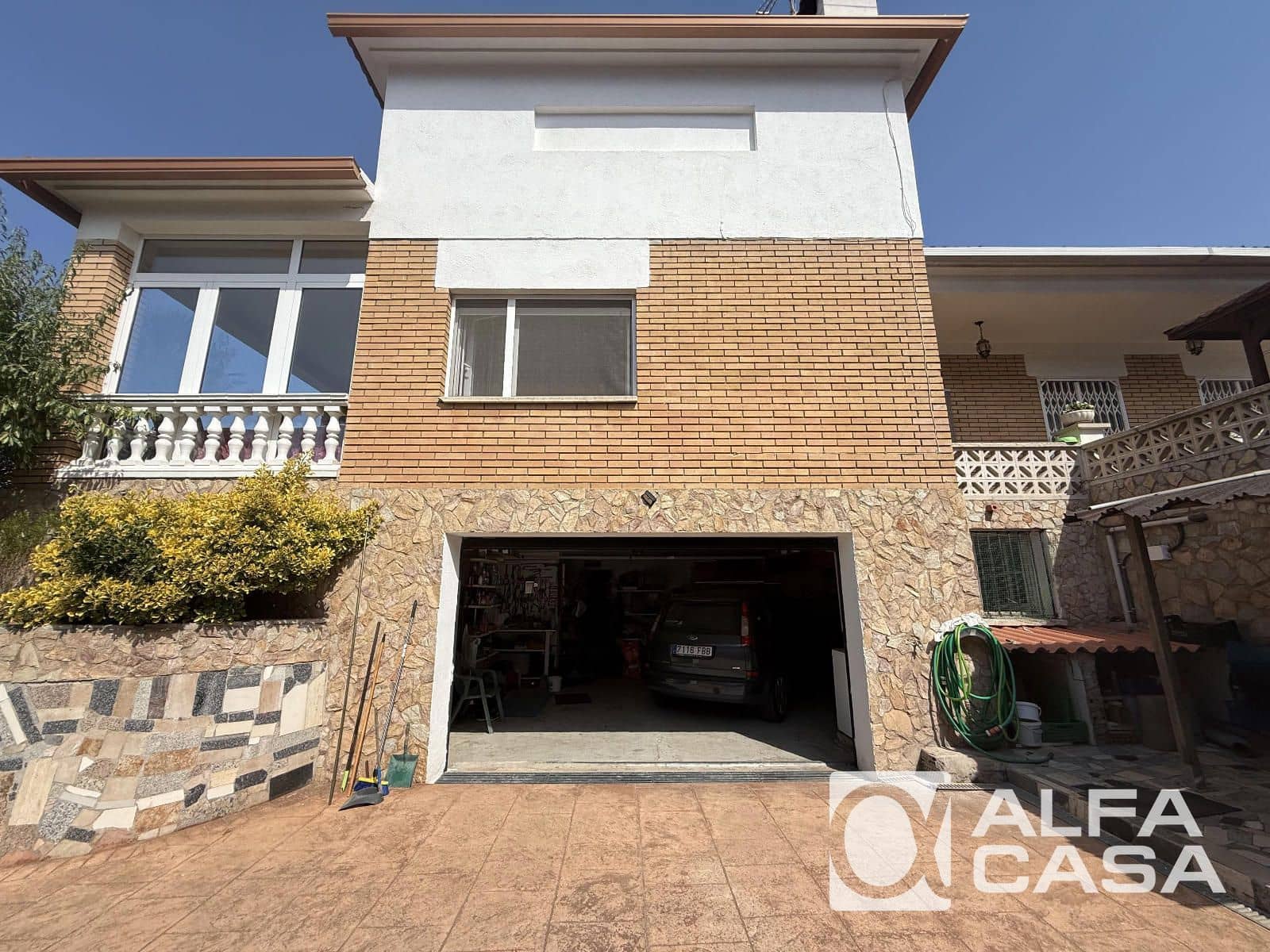 5 bedroom Villa for sale in Lloret de Mar with pool garage - € 440,000 (Ref: 9385804)