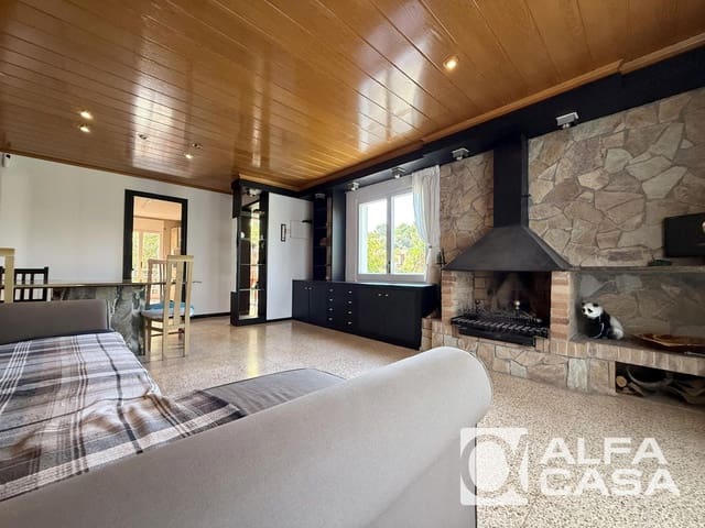 7 bedroom Villa for sale in Lloret de Mar with pool garage - € 700,000 (Ref: 9385806)