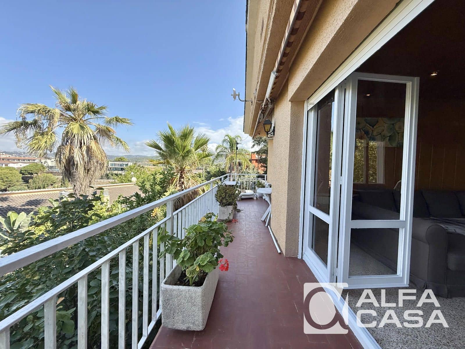 7 bedroom Villa for sale in Lloret de Mar with pool garage - € 700,000 (Ref: 9385806)