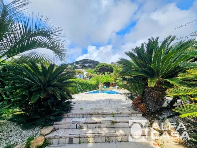 Chalet de 4 habitaciones en Lloret de Mar en venta con piscina garaje - 650.000 € (Ref: 9385807)