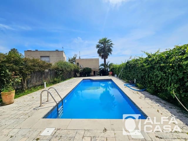 Chalet de 4 habitaciones en Lloret de Mar en venta con piscina garaje - 650.000 € (Ref: 9385807)