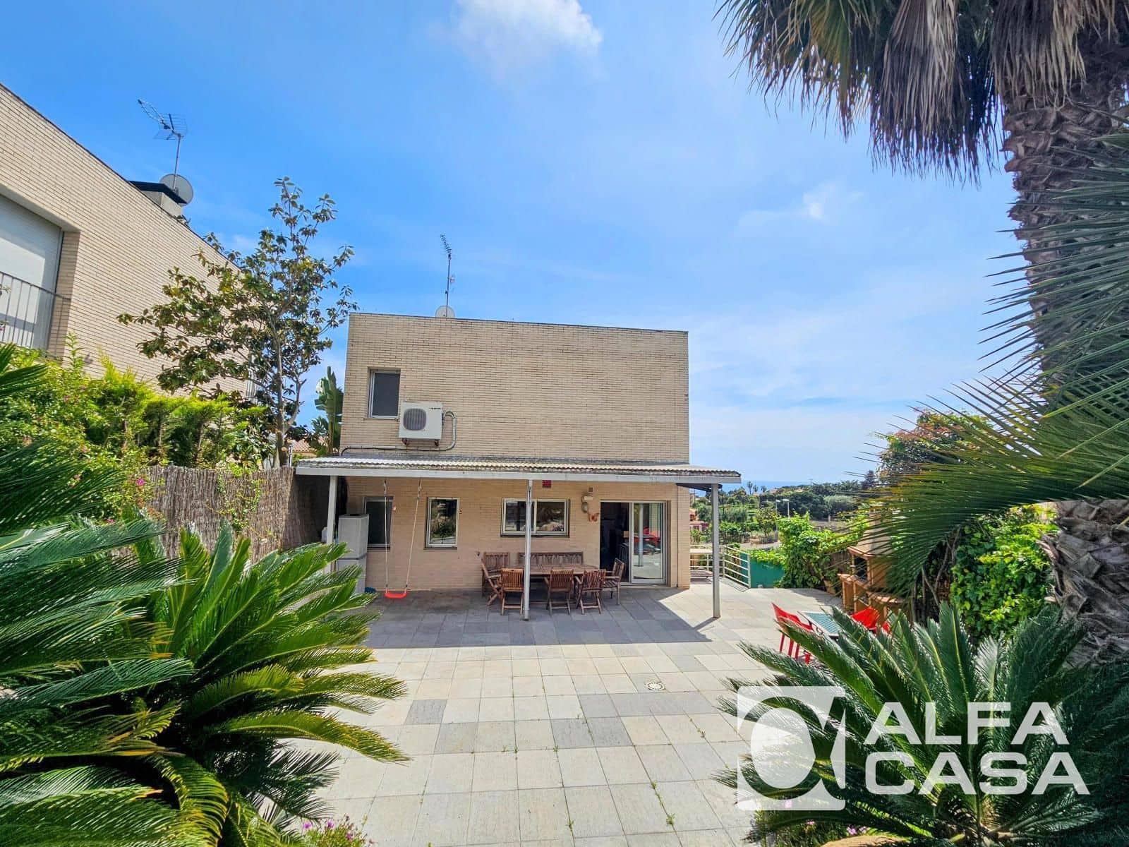 Chalet de 4 habitaciones en Lloret de Mar en venta con piscina garaje - 650.000 € (Ref: 9385807)