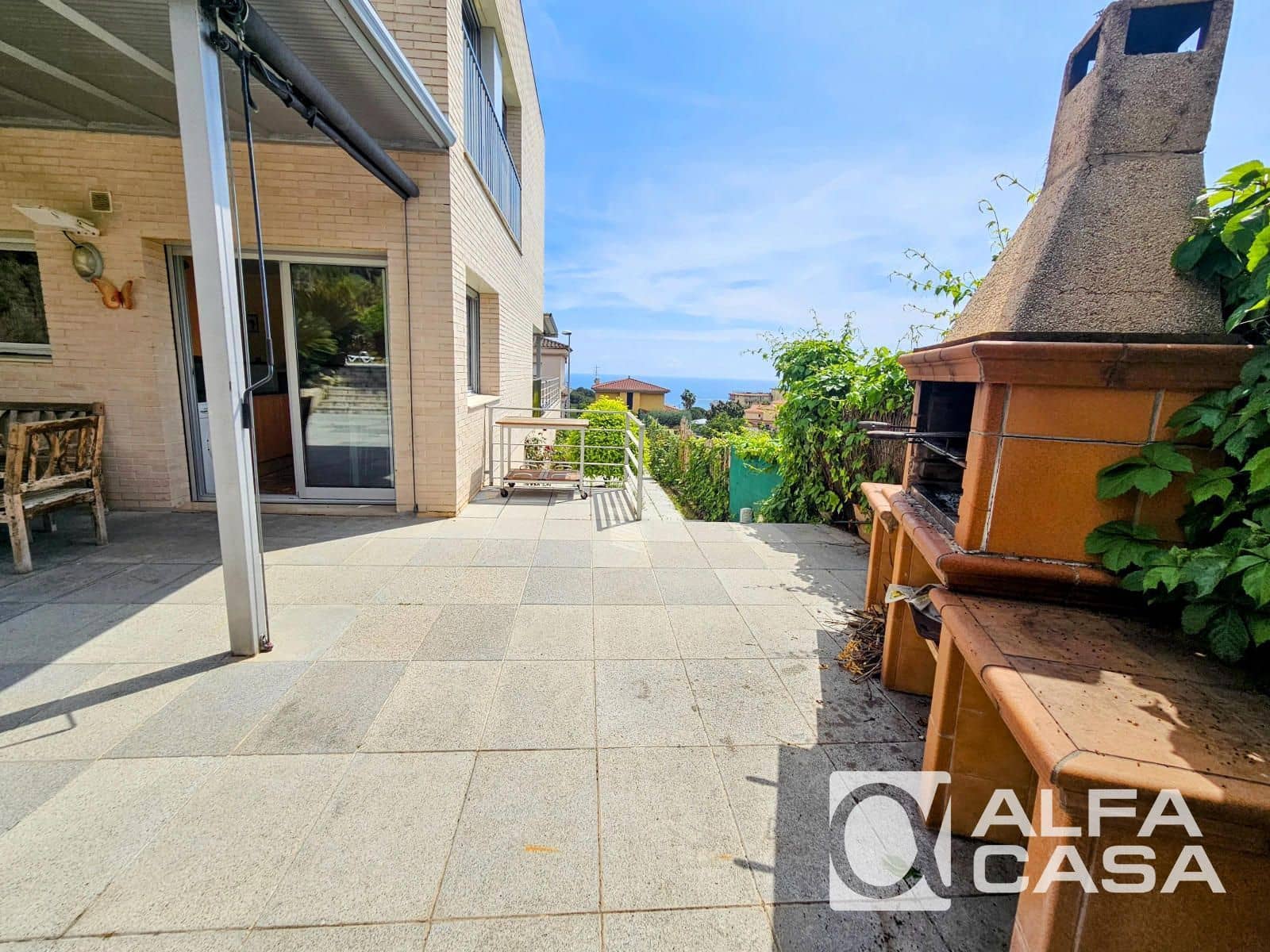 Chalet de 4 habitaciones en Lloret de Mar en venta con piscina garaje - 650.000 € (Ref: 9385807)