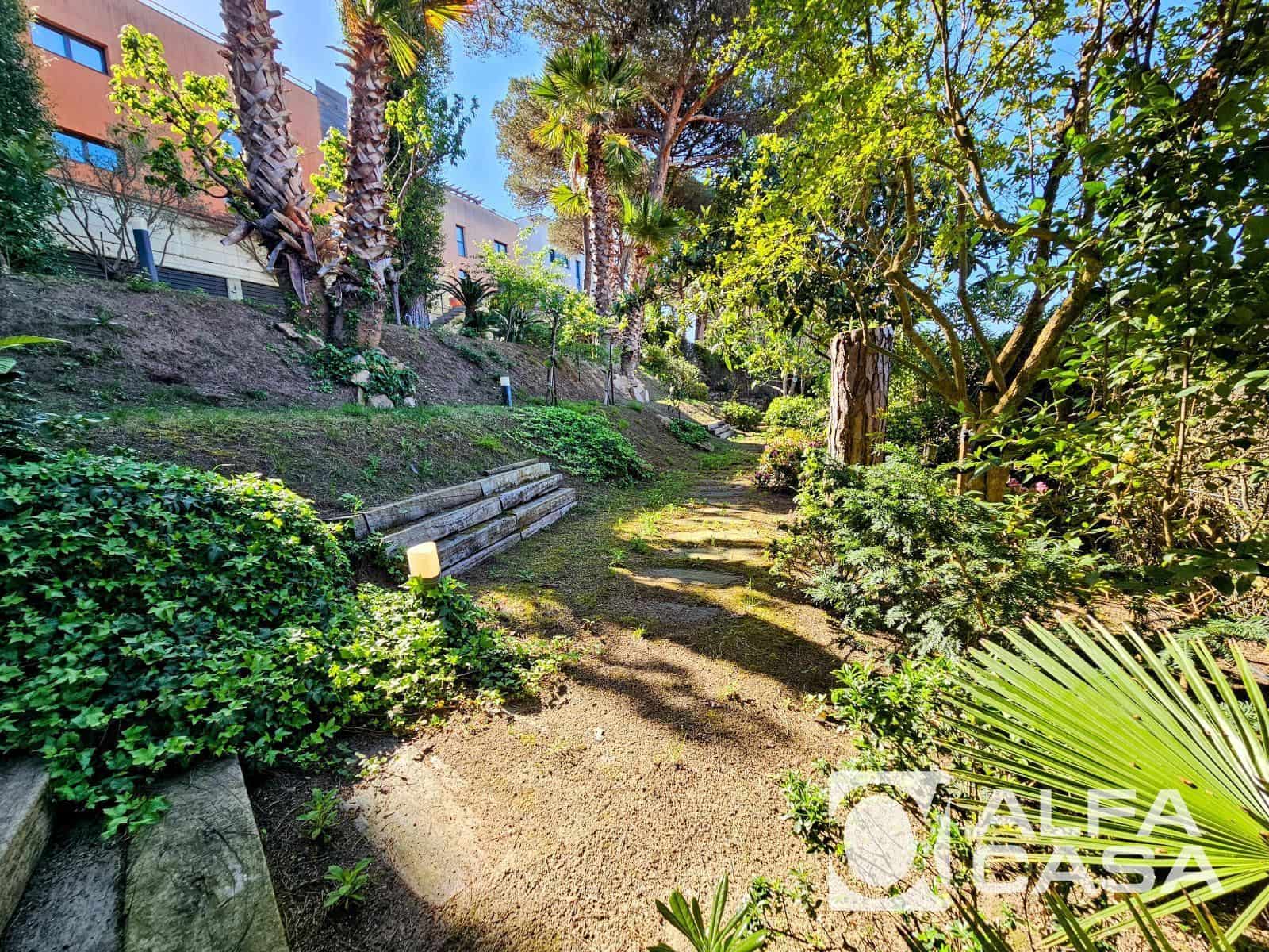 3 sypialnia Mieszkanie na sprzedaż w Lloret de Mar z basenem garażem - 475 000 € (Ref: 9385808)