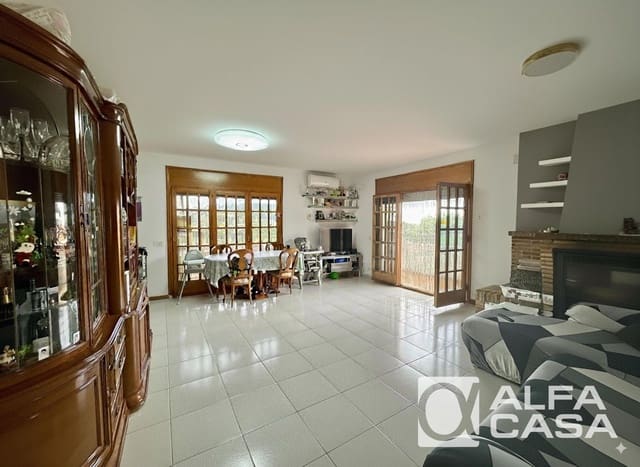 3 soverom Villa til salgs i Lloret de Mar med svømmebasseng garasje - € 297 000 (Ref: 9385810)