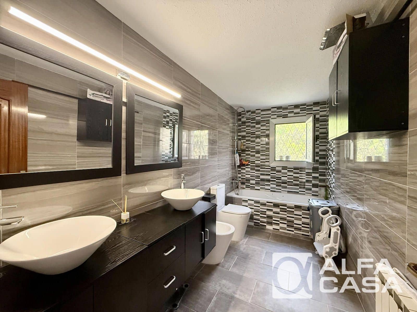 3 bedroom Villa for sale in Lloret de Mar with pool garage - € 297,000 (Ref: 9385810)