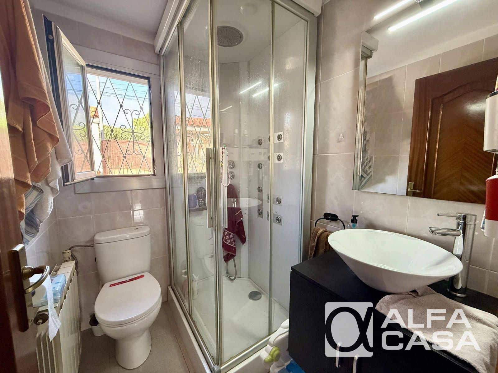 3 bedroom Villa for sale in Lloret de Mar with pool garage - € 297,000 (Ref: 9385810)