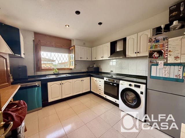 3 soverom Villa til salgs i Lloret de Mar med svømmebasseng garasje - € 297 000 (Ref: 9385810)