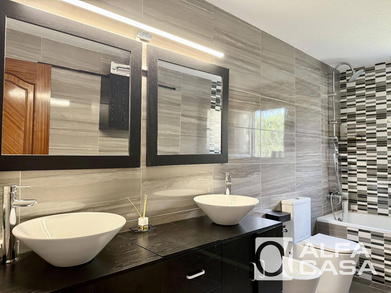 3 bedroom Villa for sale in Lloret de Mar with pool garage - € 297,000 (Ref: 9385810)