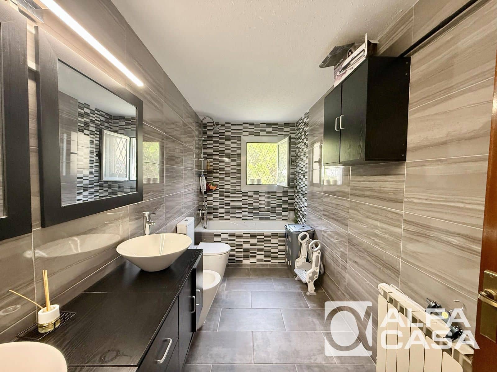 3 bedroom Villa for sale in Lloret de Mar with pool garage - € 297,000 (Ref: 9385810)