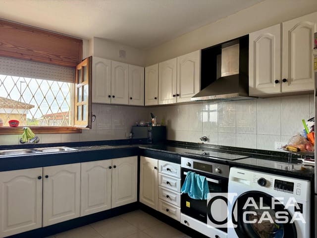 3 soverom Villa til salgs i Lloret de Mar med svømmebasseng garasje - € 297 000 (Ref: 9385810)