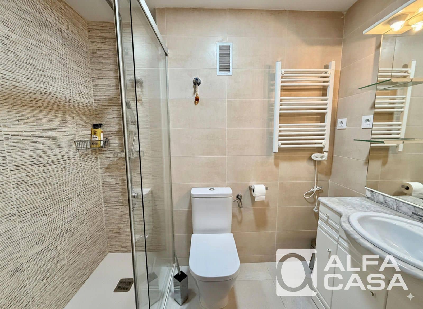 2 makuuhuone Asunto myytävänä paikassa Lloret de Mar mukana uima-altaan - 245 000 € (Ref: 9385811)