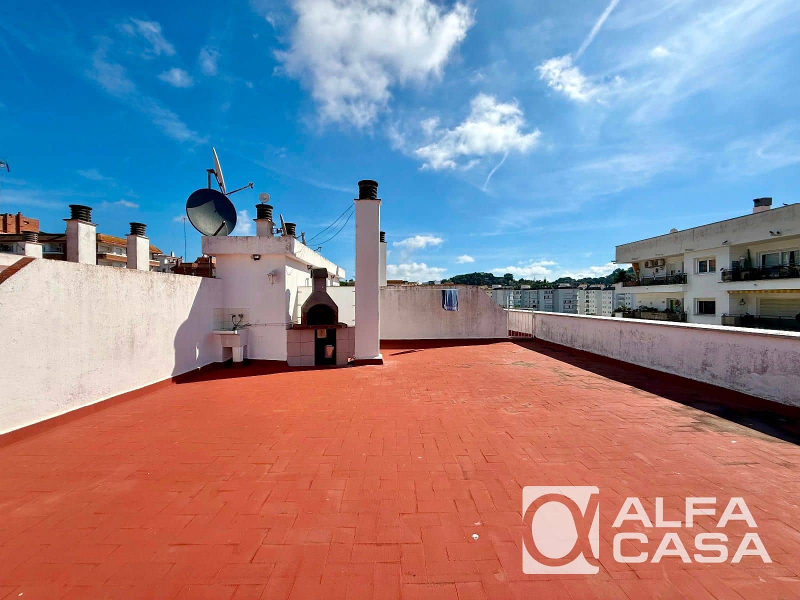 2 makuuhuone Asunto myytävänä paikassa Lloret de Mar mukana uima-altaan - 245 000 € (Ref: 9385811)