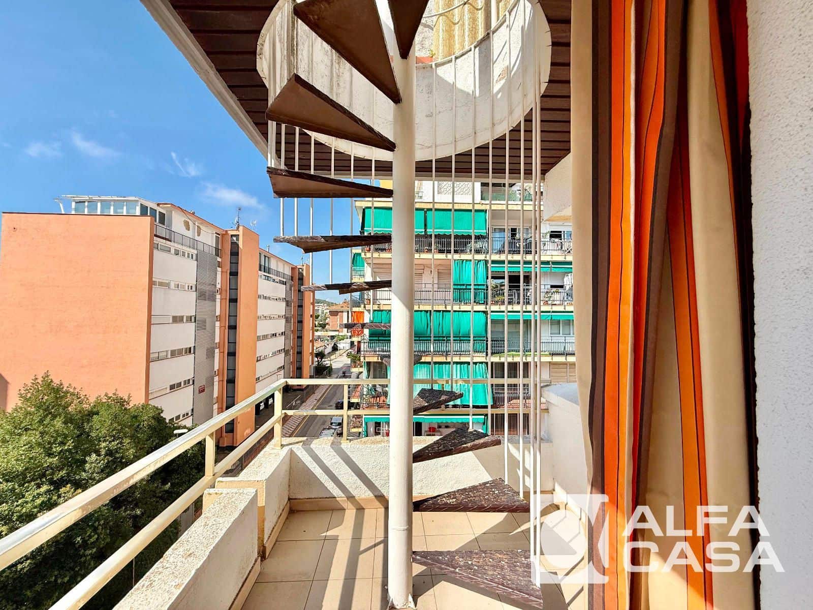 2 makuuhuone Asunto myytävänä paikassa Lloret de Mar mukana uima-altaan - 245 000 € (Ref: 9385811)