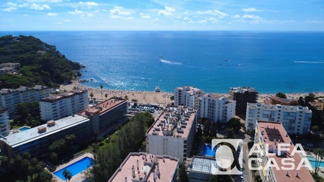 2 bedroom Flat for sale in Lloret de Mar with pool - € 245,000 (Ref: 9385811)